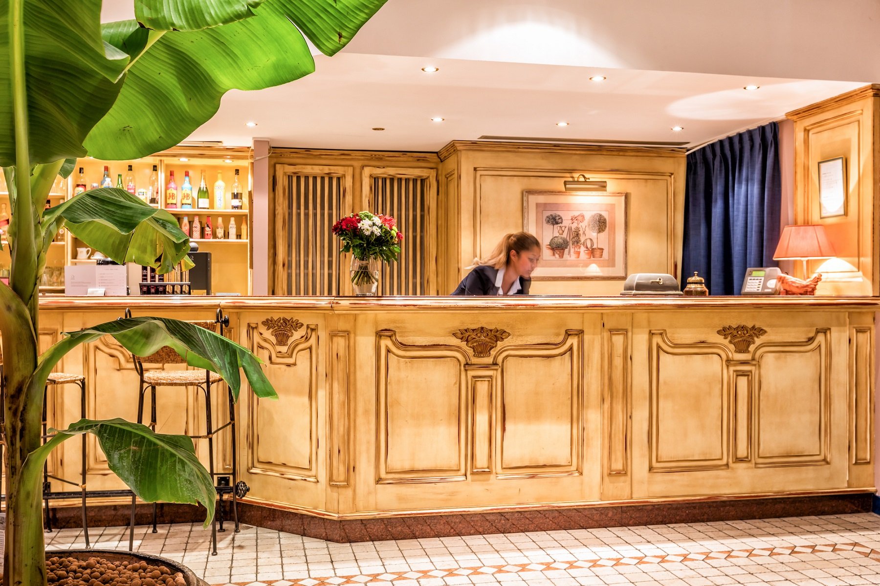 Front desk - Lobby- Villa Alessandra Hotel Paris 17